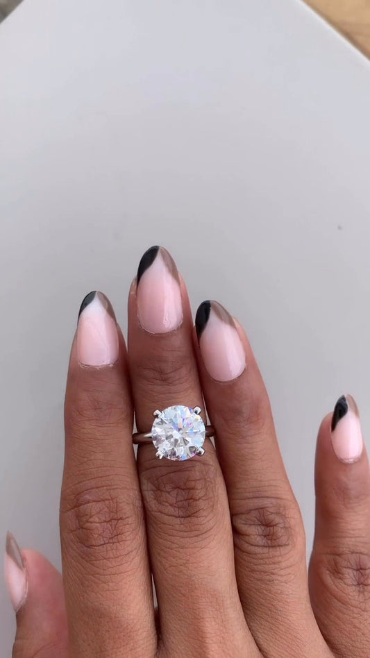 Arlette Round Solitaire Moissanite Engagement Ring