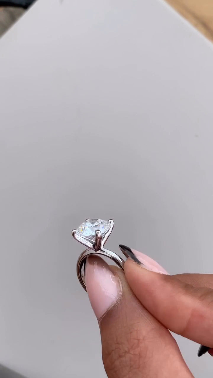 Arlette Round Solitaire Moissanite Engagement Ring