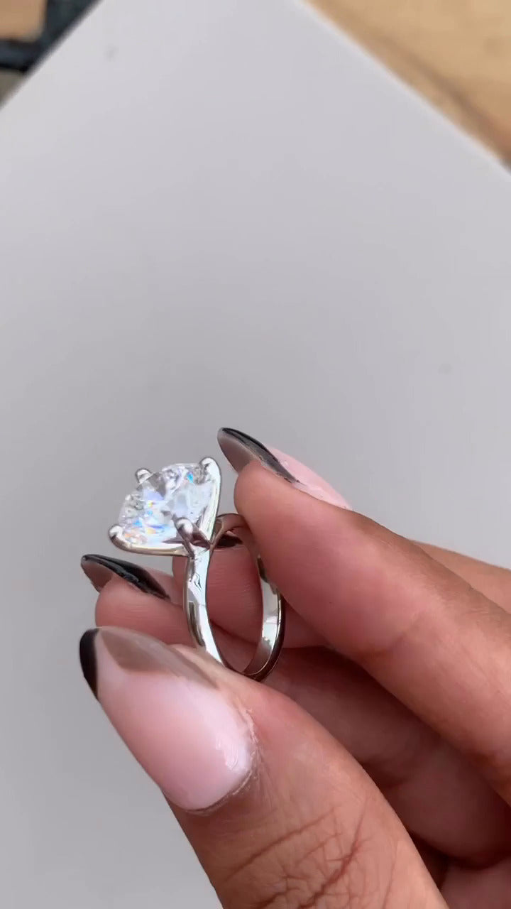 Arlette Round Solitaire Moissanite Engagement Ring