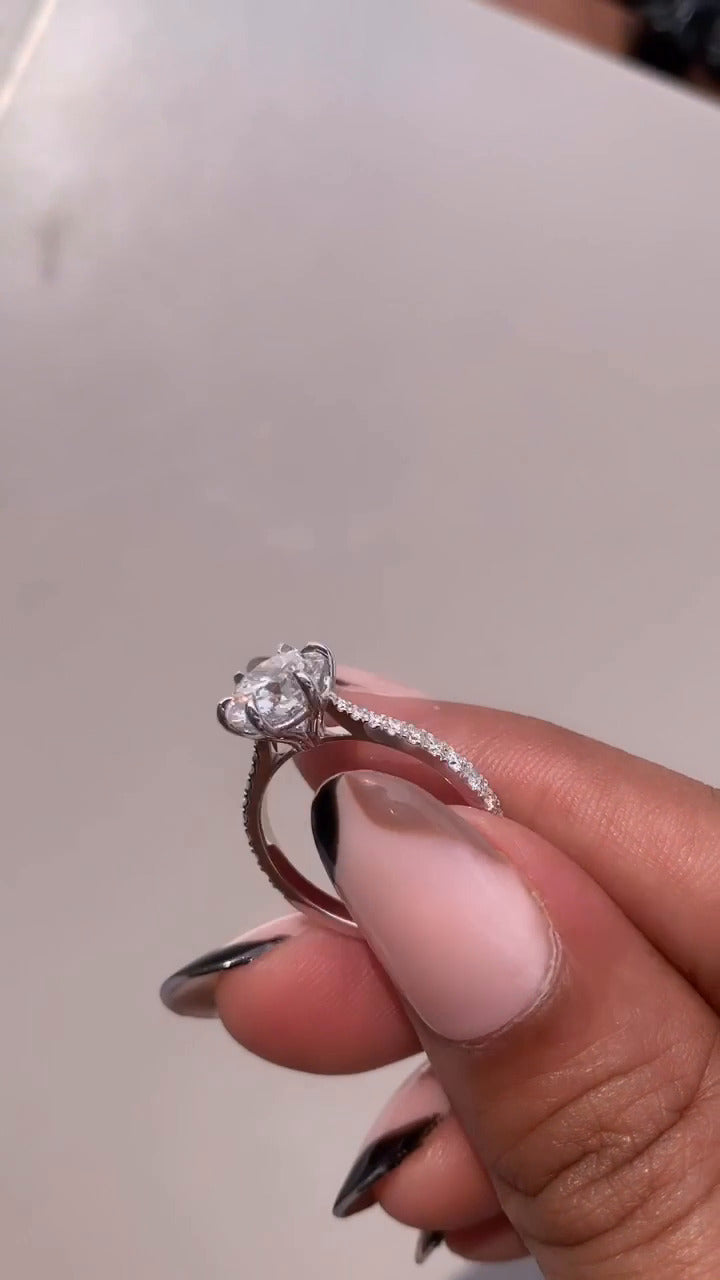 Ferelith Round Dainty Moissanite Engagement Ring