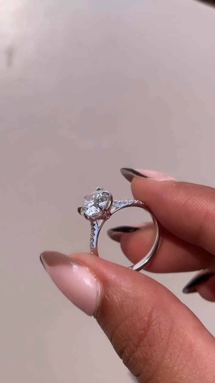 Ferelith Round Dainty Moissanite Engagement Ring