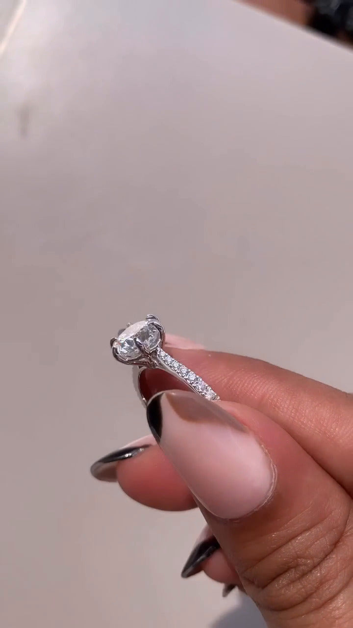 Ferelith Round Dainty Moissanite Engagement Ring