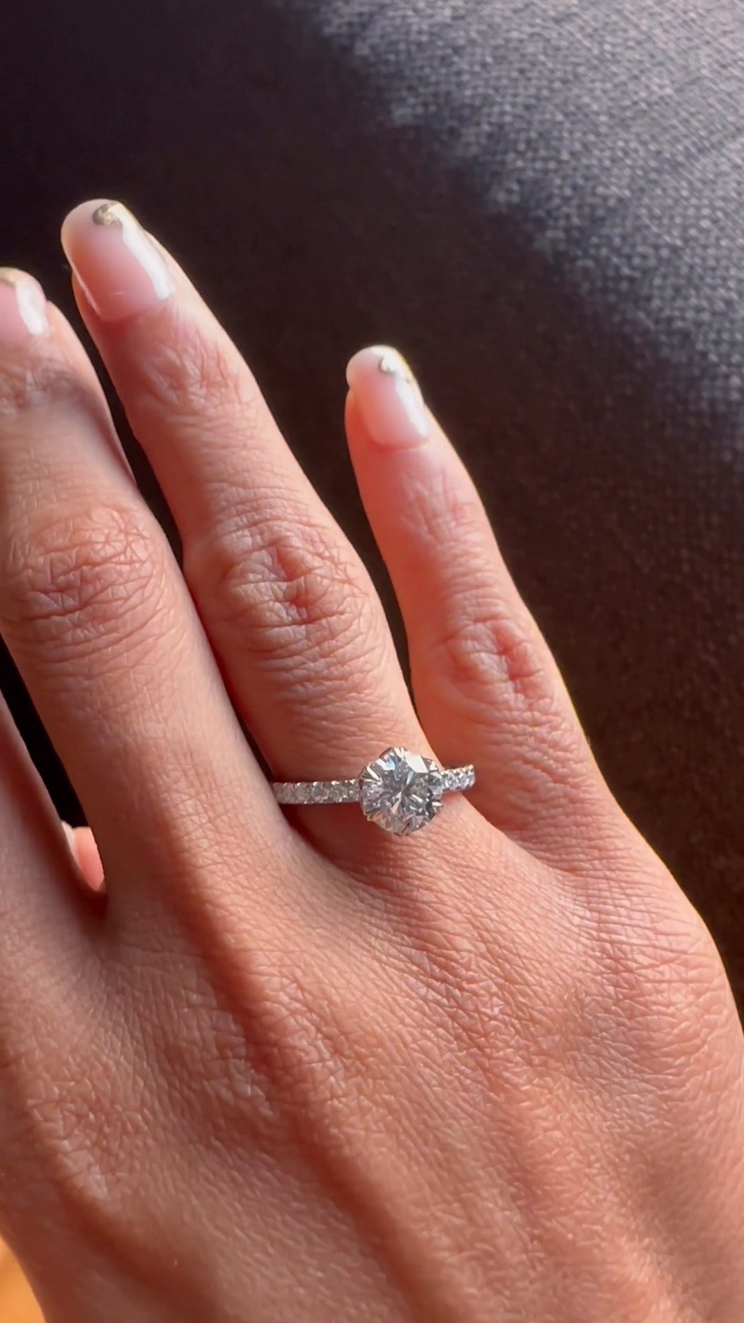 Intan Round Dainty Moissanite Engagement Ring