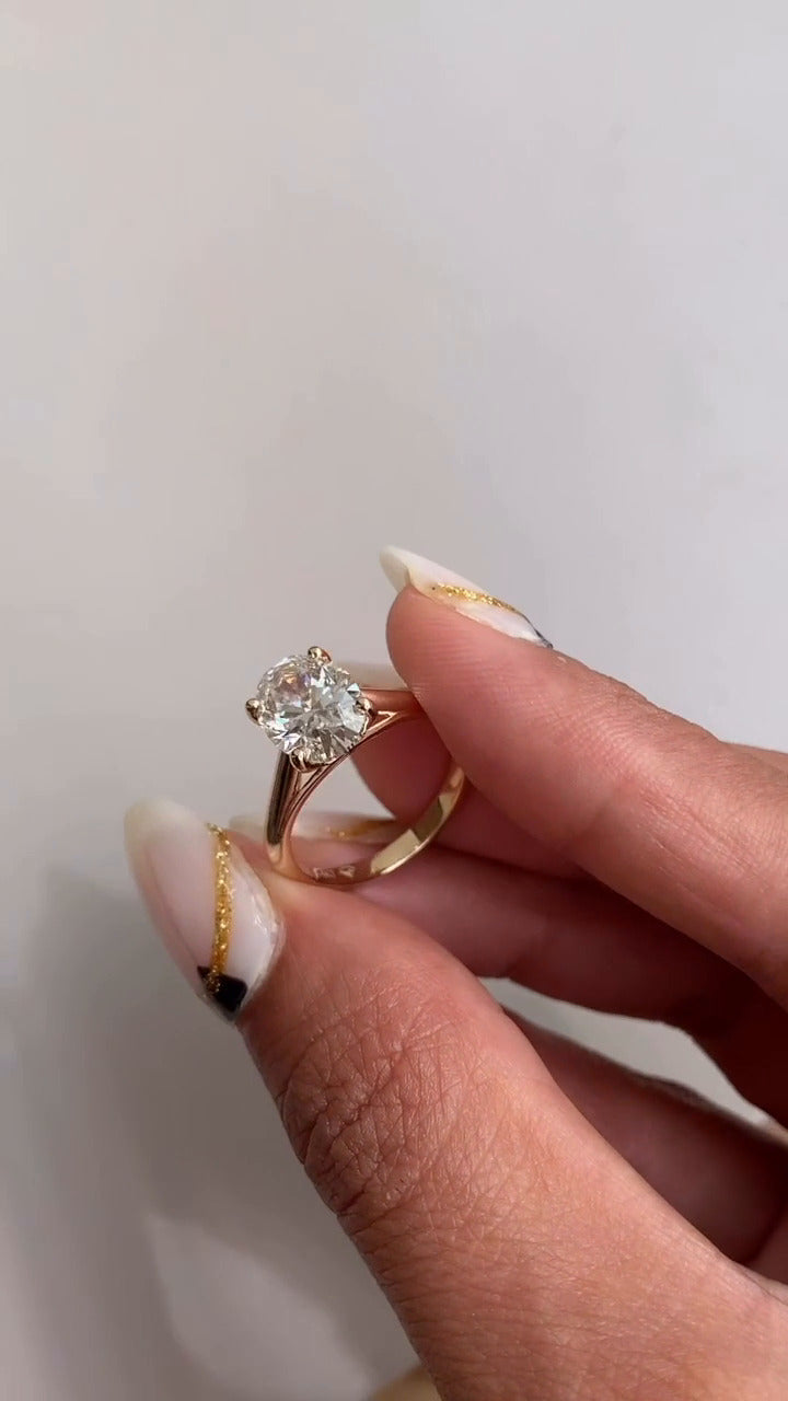 Lavinia Oval Solitaire Moissanite Engagement Ring