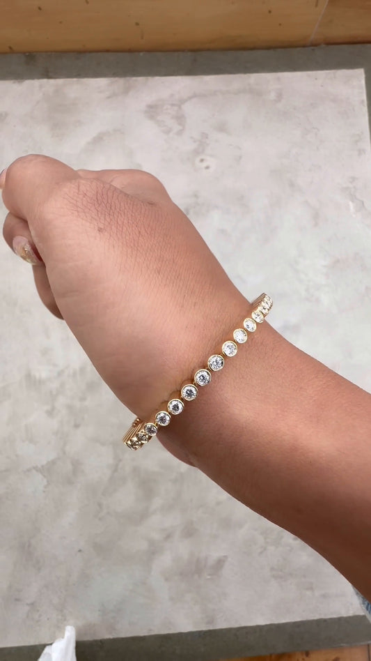 Round Brilliant Moissanite Tennis Bezel Set Bracelet