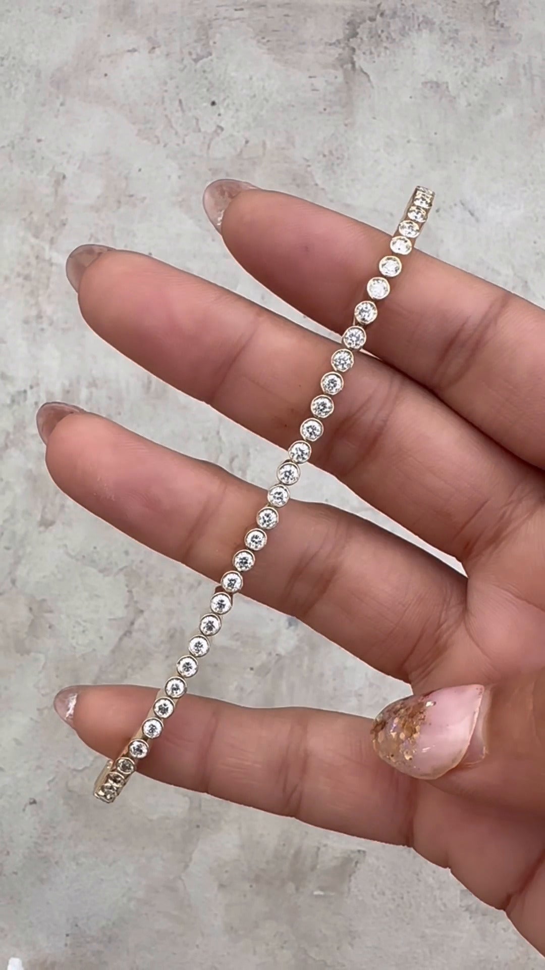Round Brilliant Moissanite Tennis Bezel Set Bracelet