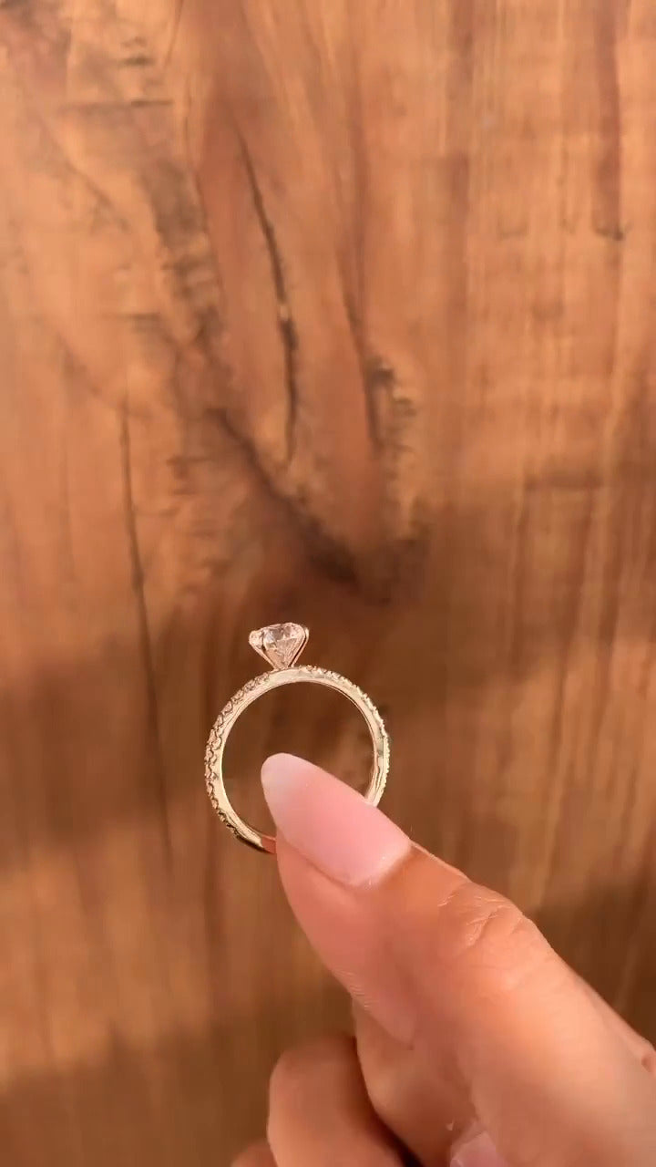 Zeni Round Dainty Moissanite Engagement Ring